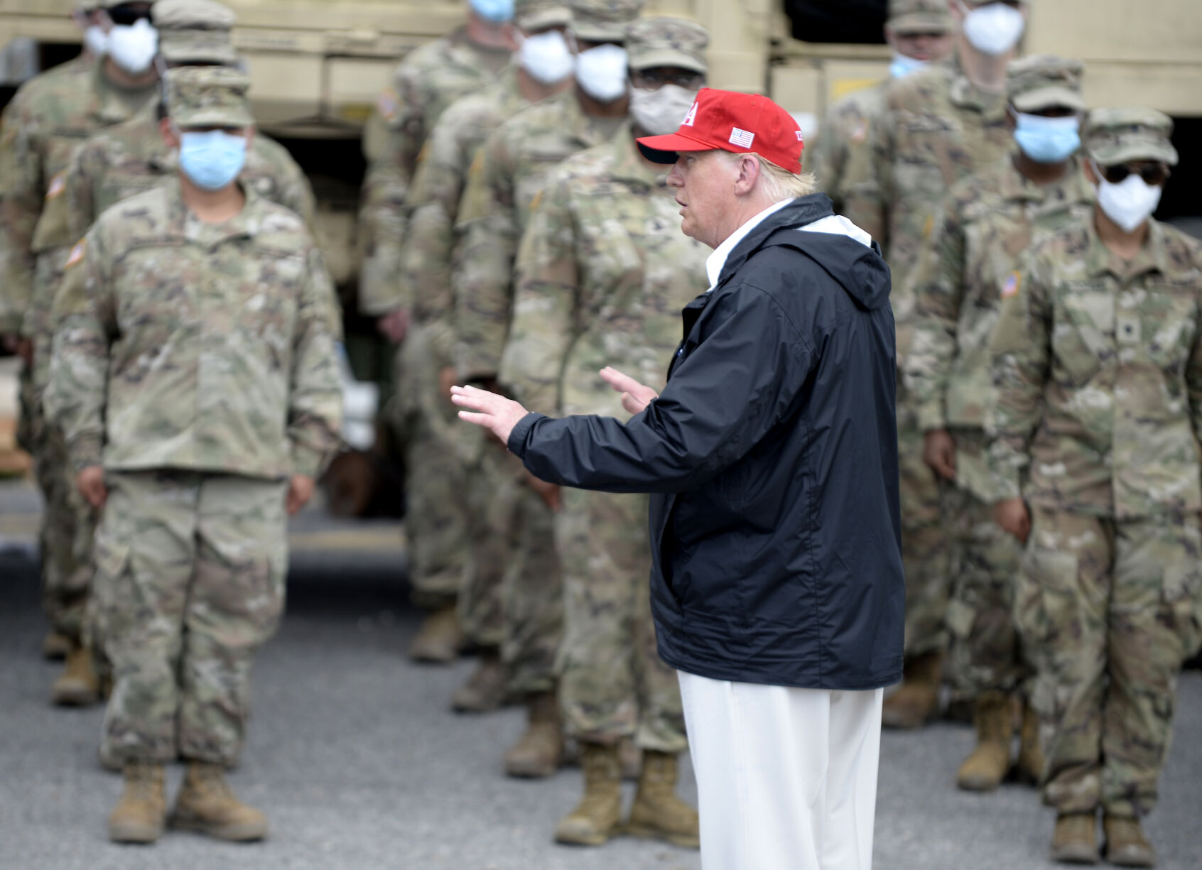 NO.trumpvisit001.083020.jpg